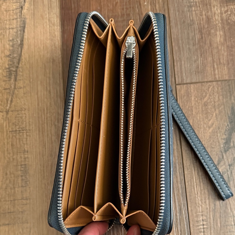 Coach Leather Wallet - Picture 7 of 8